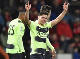 Julián Álvarez vuelve a la titularidad en Manchester City ante Bristol