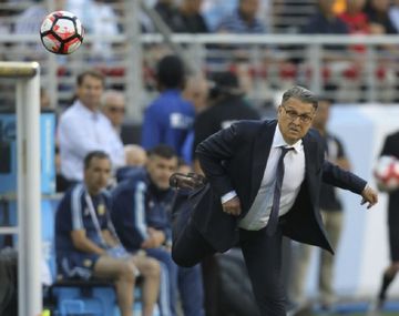 La calidad intacta: el lujoso taco que tiró el Tata Martino en pleno partido ante Chile
