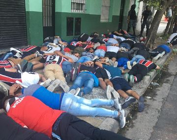 Casi 100 barras detenidos en la previa de Chacarita - Tigre: se enfrentaron a los tiros