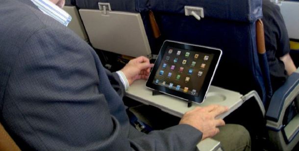 La tablet en el avión rumbo a Estados Unidos podría estar prohibida