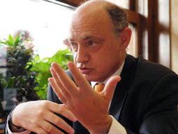 Argentina y Uruguay firmaron acuerdo para monitorear a Botnia