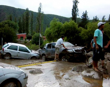 Ascienden a 13 los muertos mientras 12 personas siguen desaparecidas en Catamarca