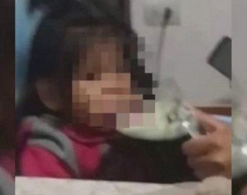 Hay que festejar así: una madre le dio de tomar fernet a su beba y subió el video a las redes