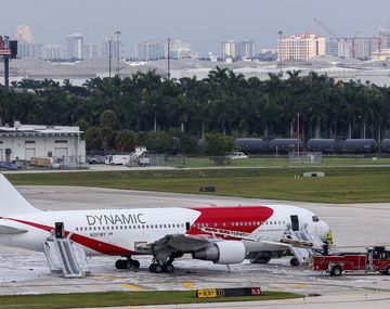 Pánico en un avión que se prendió fuego cuando estaba a punto de despegar