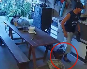 Robo en Balcarce: tenía puesta la tobillera electrónica y entró a la casa de su vecino para llevarse sus zapatillas