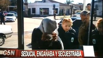 #viudanegra: detienen a una mujer que seducia, enamoraba, estafaba y secuestraba #viudanegra: detienen a una mujer que seducia, enamoraba, estafaba y secuestraba