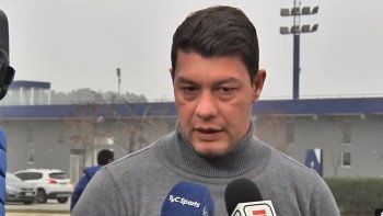 sebastian battaglia rompio el silencio: pidio hablar con la prensa cuando salia de la practica sebastian battaglia rompio el silencio: pidio hablar con la prensa cuando salia de la practica