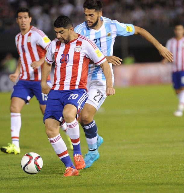 Argentina no jugó bien y sólo se quedó con un punto ante Paraguay