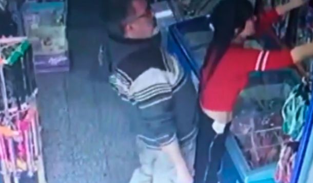 El sujeto aprovechó el descuido de la trabajadora para acosarla