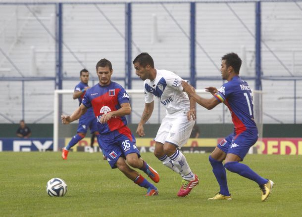 A puertas cerradas, Vélez y Tigre empataron en Liniers