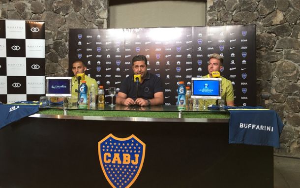 Las dos caras nuevas junto al presidente Angelici en Cardales (foto: prensa Boca)