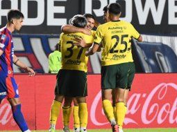en un partidazo, defensa goleo 5-2 a san lorenzo en el gasometro en un partidazo, defensa goleo 5-2 a san lorenzo en el gasometro