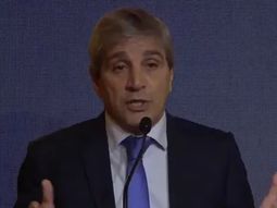 Caputo además señaló que Argentina puede crecer tranquilamente al 7% u 8% anual. Caputo además señaló que Argentina puede crecer tranquilamente al 7% u 8% anual.