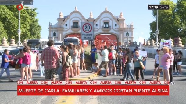 Familiares y amigos de Carla Soggiu cortaron el Puente Alsina para pedir justicia