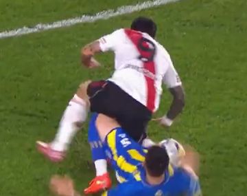 Durísimo lesión de Sebastián Driussi en River vs. Rosario Central.
