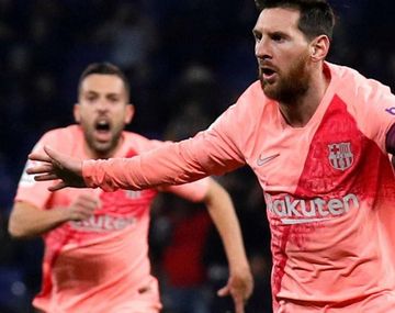 Con dos goles de Messi