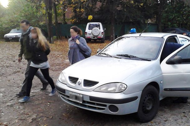 Detienen a una mujer que estuvo prófuga durante 10 años por matar y balear en una fiesta