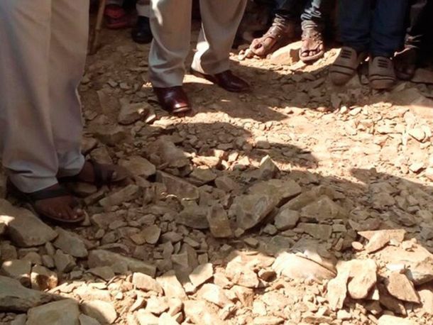 India: Cayó borracho a un hueco y lo enterraron vivo