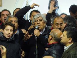 asume moyano y empieza una nueva era en independiente asume moyano y empieza una nueva era en independiente