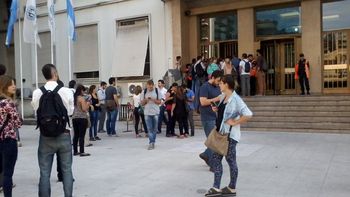 denuncian el despido de 140 empleados en fabricaciones militares denuncian el despido de 140 empleados en fabricaciones militares