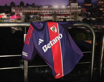 River presentó su nueva camiseta violeta: cuánto sale