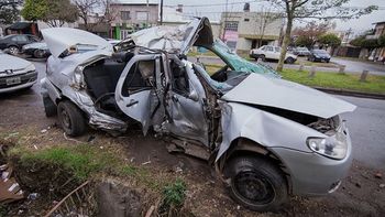 Chocó su contra una columna y murió una nena que llevaba en el auto Chocó su contra una columna y murió una nena que llevaba en el auto