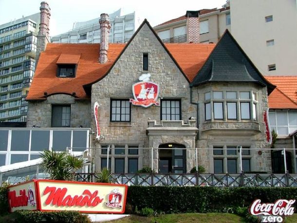 Manolo tiene tres sucursales en Mar del Plata. Manolo tiene tres sucursales en Mar del Plata.