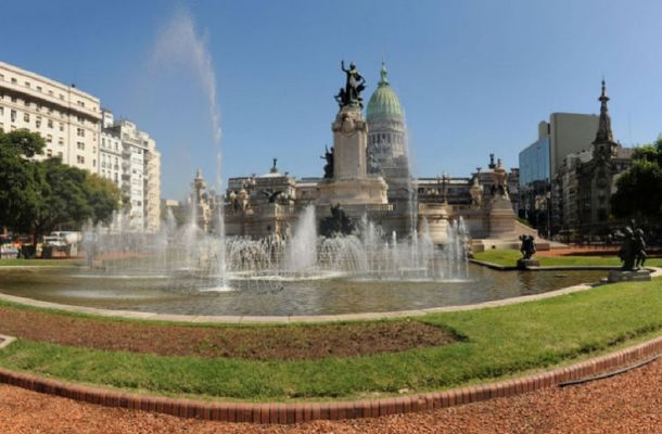 Misterioso crimen de un colombiano en la plaza Congreso