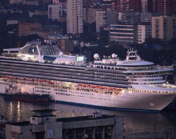 Un pasajero argentino del crucero varado en Japón tiene coronavirus