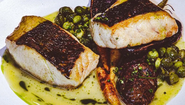 El restaurante rebelde donde se come arte y suena el vinilo