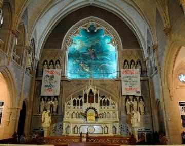 Alberto rinde homenaje a desaparecidos que se reunían en una iglesia de San Cristóbal