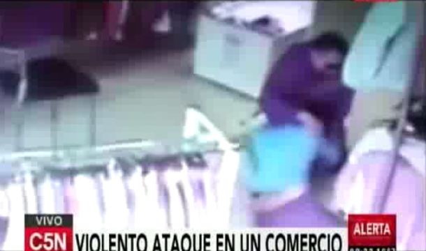 VIDEO: Un hombre intentó abusar de una empleada en un comercio