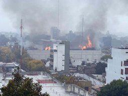 Incendio en Iron Mountain: se derrumbó una pared