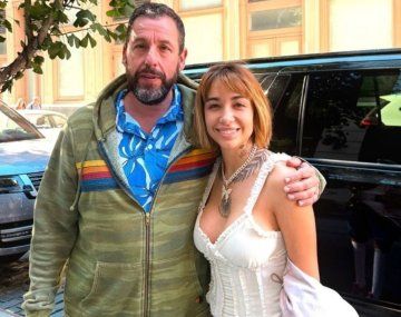 Inesperado encuentro entre María Becerra y Adam Sandler