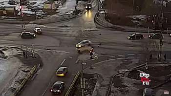 terrible choque entre un auto y una moto terrible choque entre un auto y una moto