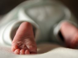 Beba recién nacida. Imagen de archivo Beba recién nacida. Imagen de archivo