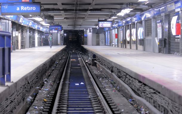 Lejos de un acuerdo salarial, continúa el paro de subtes