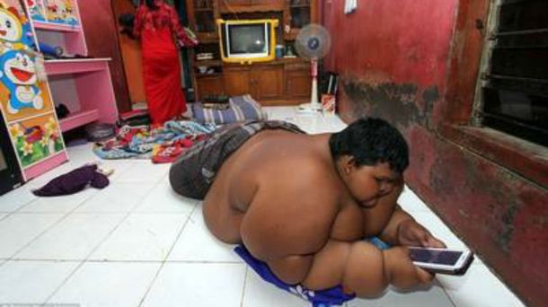 Indonesia: Pusieron a dieta al chico más gordo del mundo para que vuelva a la escuela