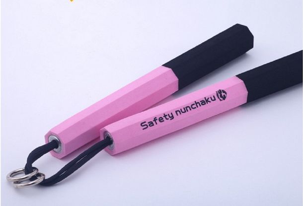 VIDEO: entredicho en redes sociales termina con pelea con un palo y un  nunchaku