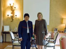el encuentro de evo morales con maxima en holanda el encuentro de evo morales con maxima en holanda