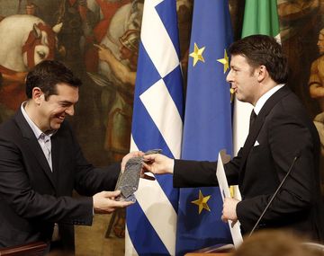 Los gestos humildes de Tsipras en sus primeros días de gobierno