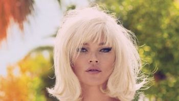 una verdadera diosa sensual que vuelve a posar sexy una verdadera diosa sensual que vuelve a posar sexy