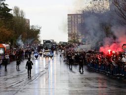 video viral: un hincha desnudo en la llegada del real madrid ante bayern munich video viral: un hincha desnudo en la llegada del real madrid ante bayern munich
