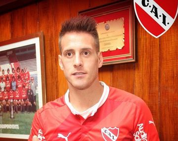 Germán Denis será titular ante Belgrano