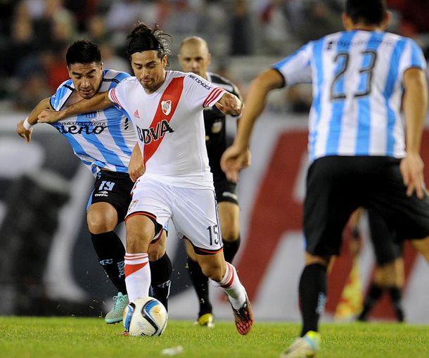 Con la cabeza en la Copa, River y Racing repartieron puntos en el Monumental