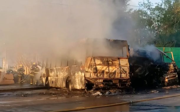 Un micro chocó y se incendió en Mendoza: murió quemado un chico de 12 años