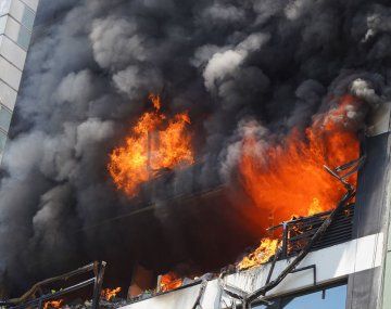 Incendio en un edificio lindero a la Secretaría de Trabajo