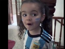 La tierna hinchita argentina que asegura ser la novia de Julián Álvarez