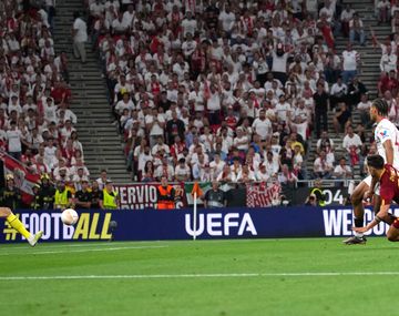 El gol de Paulo Dybala para el 1-0 de Roma sobre Sevilla en la final