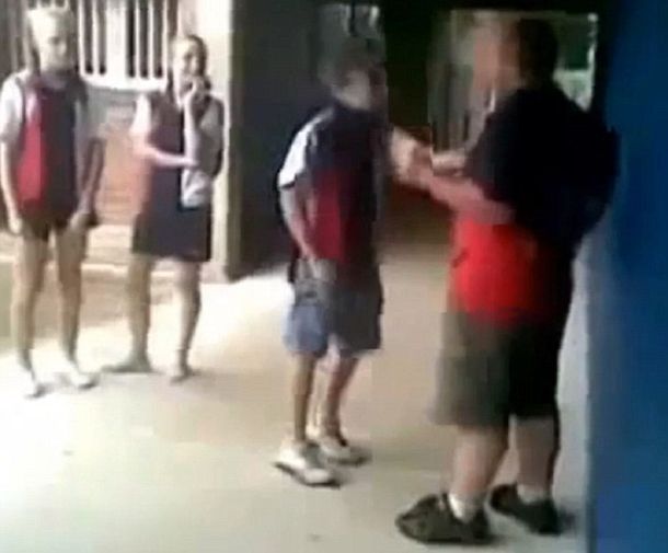 Parándote de manos: el video que reabre la polémica sobre qué hacer ante el bullying